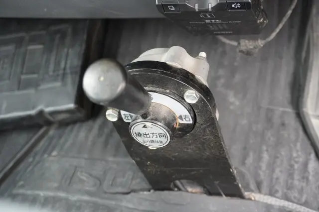 いすゞ エルフ TPG-NKR85AN(2WD)の写真34