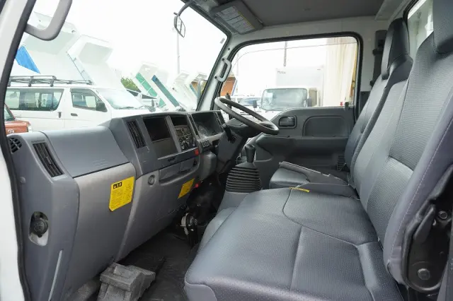 いすゞ エルフ TPG-NKR85AN(2WD)の写真41