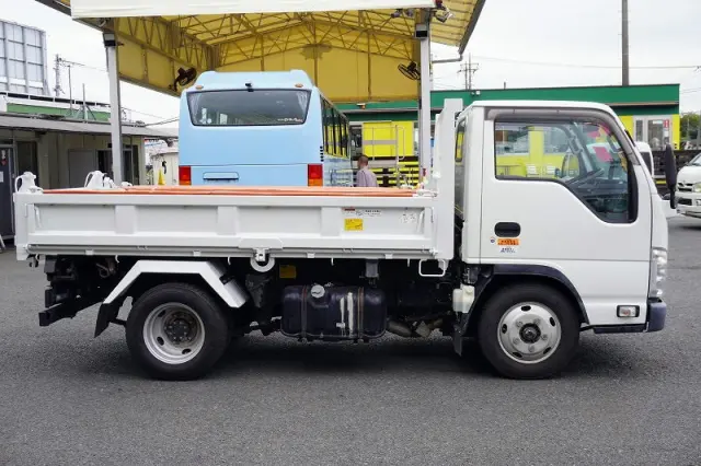 いすゞ エルフ TPG-NKR85AN(2WD)の写真5