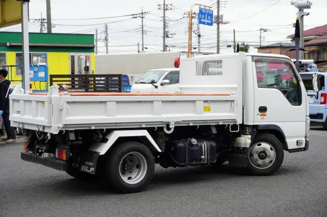 いすゞ エルフ TPG-NKR85AN(2WD)の写真8