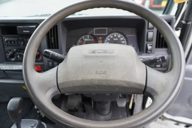 いすゞ エルフ TPG-NKR85AN(2WD)の写真33