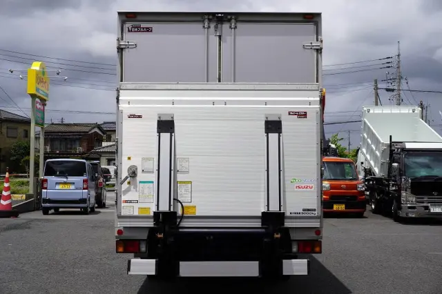 いすゞ エルフ TRG-NPR85AN(2WD)の写真4