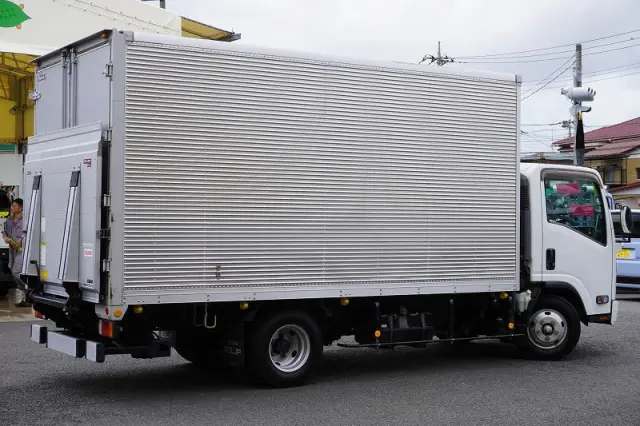 いすゞ エルフ TRG-NPR85AN(2WD)の写真8