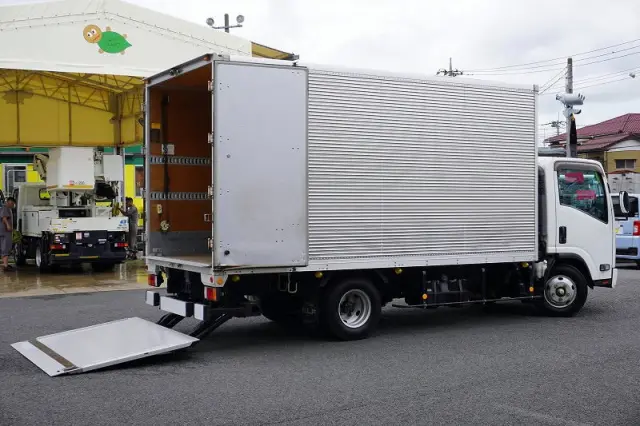 いすゞ エルフ TRG-NPR85AN(2WD)の写真9