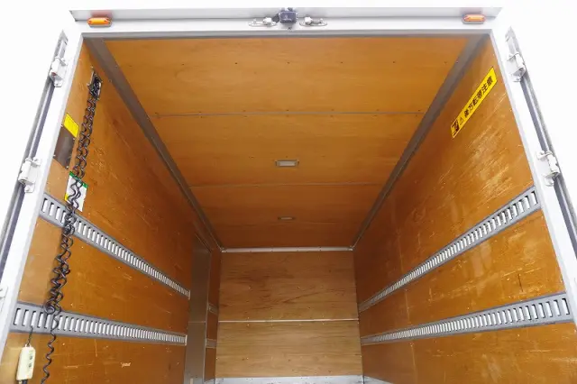 いすゞ エルフ TRG-NPR85AN(2WD)の写真22