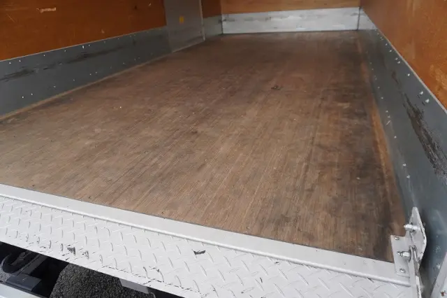 いすゞ エルフ TRG-NPR85AN(2WD)の写真23