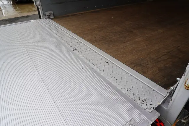 いすゞ エルフ TRG-NPR85AN(2WD)の写真27