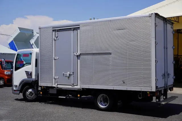 いすゞ エルフ TRG-NPR85AN(2WD)の写真7