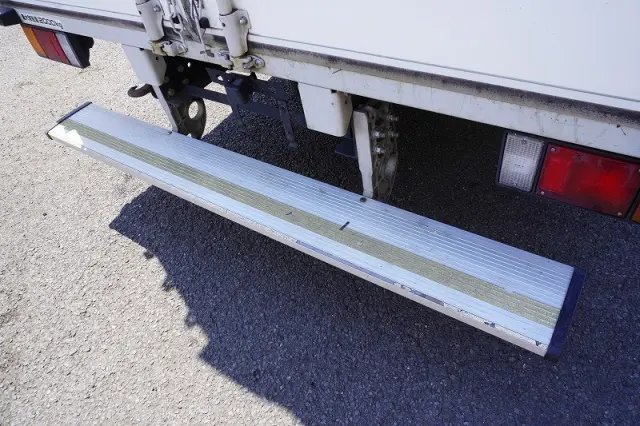 いすゞ エルフ TRG-NPR85AN(2WD)の写真27