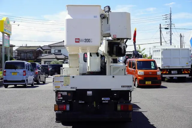 いすゞ エルフ TPG-NKR85AN(2WD)の写真4