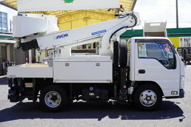 いすゞ エルフ TPG-NKR85AN(2WD)の写真5