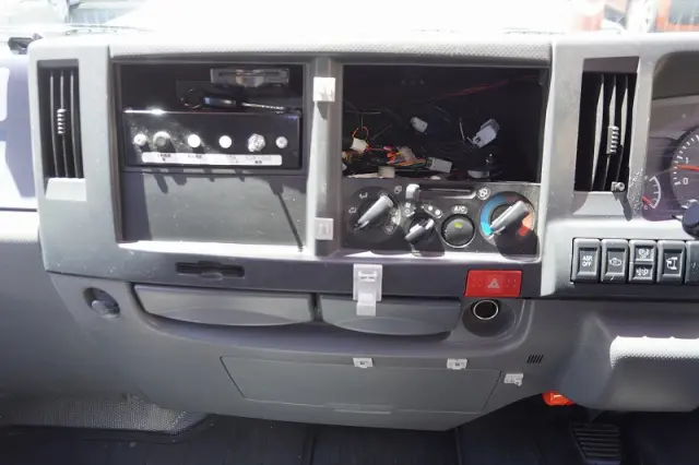 いすゞ エルフ TPG-NKR85AN(2WD)の写真35