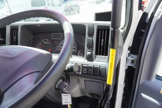 いすゞ エルフ TPG-NKR85AN(2WD)の写真37