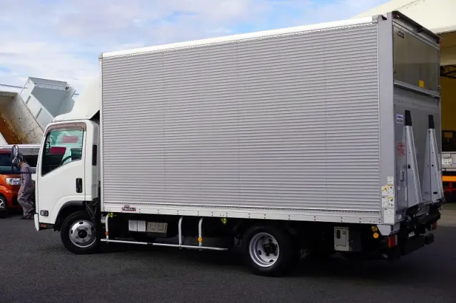 いすゞ エルフ TPG-NNR85AN(2WD)の写真7