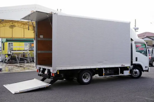 いすゞ エルフ TPG-NNR85AN(2WD)の写真9