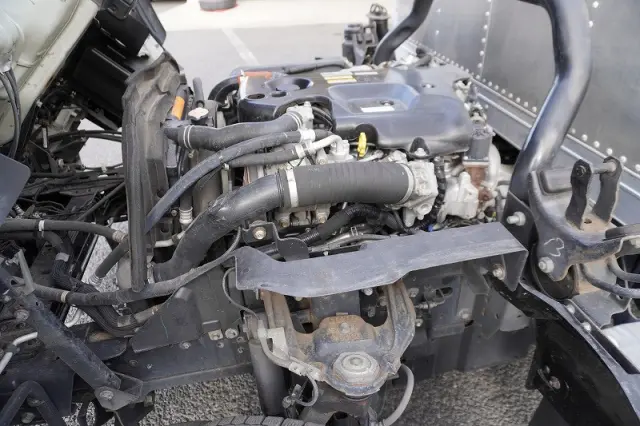 いすゞ エルフ TPG-NNR85AN(2WD)の写真15