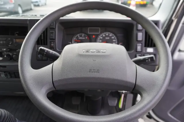 いすゞ エルフ TPG-NNR85AN(2WD)の写真31