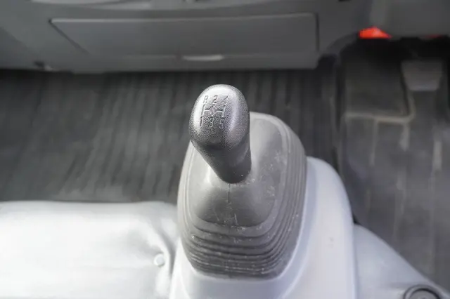 いすゞ エルフ TPG-NNR85AN(2WD)の写真32