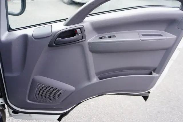 いすゞ エルフ TPG-NNR85AN(2WD)の写真37