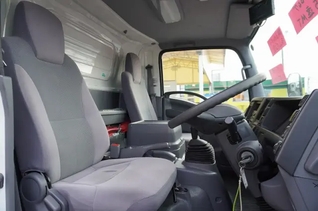 いすゞ エルフ TPG-NNR85AN(2WD)の写真38