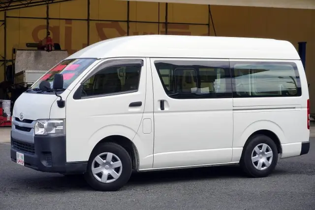 トヨタ ハイエースバン CBF-TRH200K(2WD)の写真1