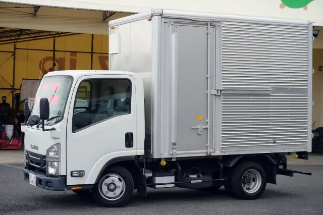 いすゞ エルフ TPG-NLR85AN(2WD)の写真1