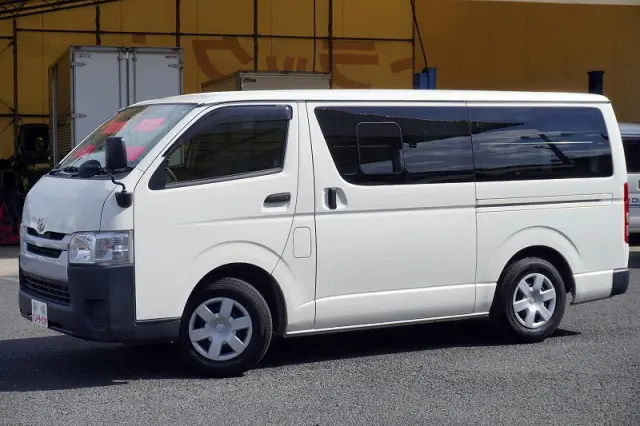 トヨタ ハイエースバン CBF-TRH200V(2WD)の写真1