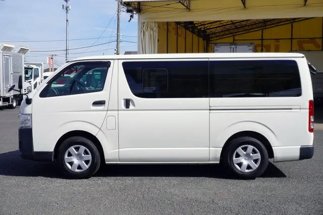 トヨタ ハイエースバン CBF-TRH200V(2WD)の写真3