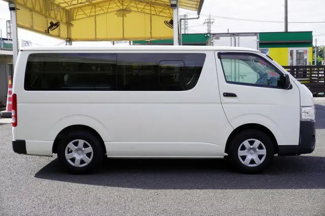 トヨタ ハイエースバン CBF-TRH200V(2WD)の写真5