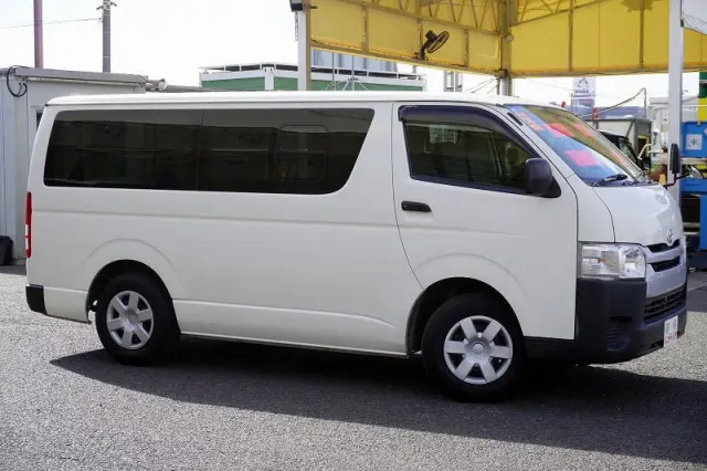 トヨタ ハイエースバン CBF-TRH200V(2WD)の写真6