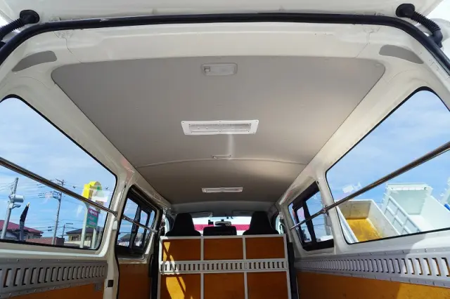 トヨタ ハイエースバン CBF-TRH200V(2WD)の写真17