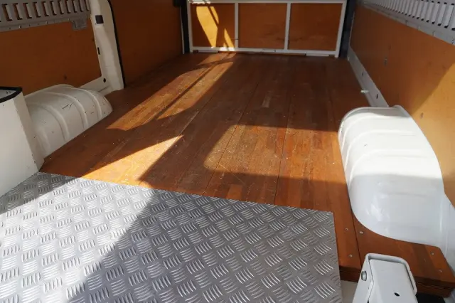 トヨタ ハイエースバン CBF-TRH200V(2WD)の写真18