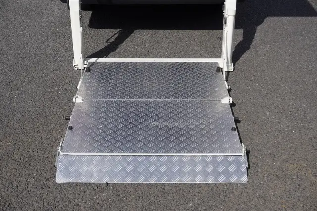 トヨタ ハイエースバン CBF-TRH200V(2WD)の写真19