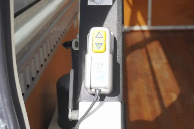 トヨタ ハイエースバン CBF-TRH200V(2WD)の写真21