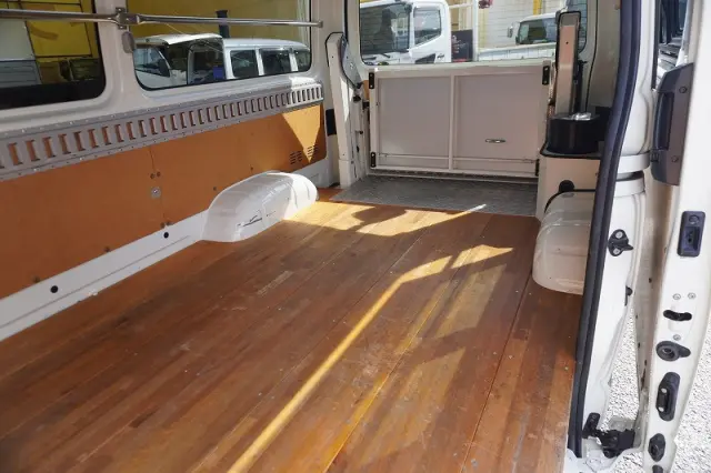 トヨタ ハイエースバン CBF-TRH200V(2WD)の写真25