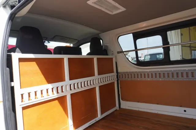 トヨタ ハイエースバン CBF-TRH200V(2WD)の写真27