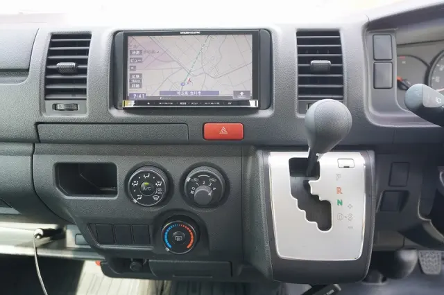 トヨタ ハイエースバン CBF-TRH200V(2WD)の写真31