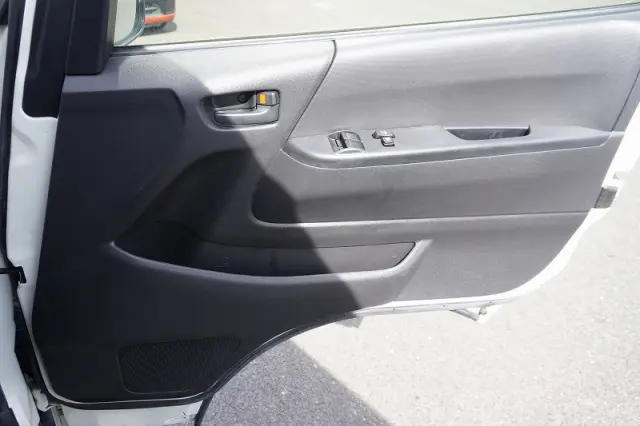 トヨタ ハイエースバン CBF-TRH200V(2WD)の写真35