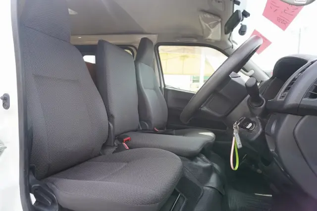 トヨタ ハイエースバン CBF-TRH200V(2WD)の写真36