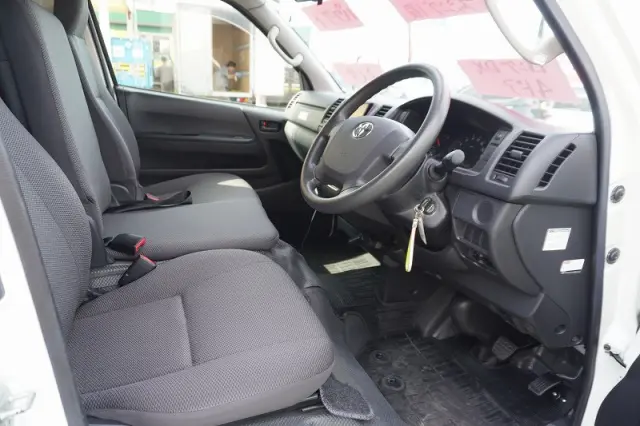 トヨタ ハイエースバン CBF-TRH200V(2WD)の写真37