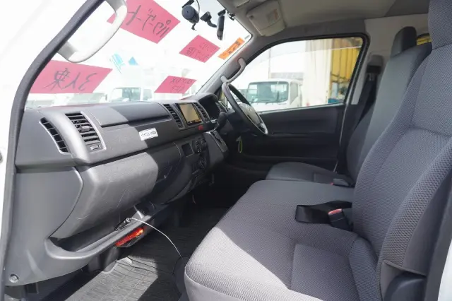 トヨタ ハイエースバン CBF-TRH200V(2WD)の写真38