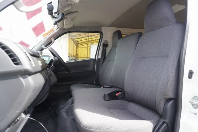 トヨタ ハイエースバン CBF-TRH200V(2WD)の写真39