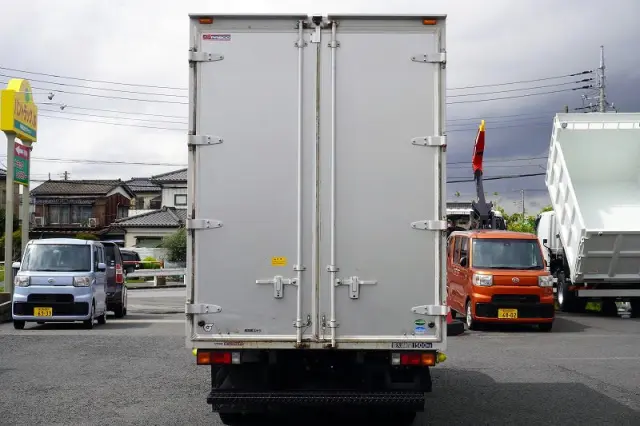 三菱 キャンター TPG-FBA00(2WD)の写真4