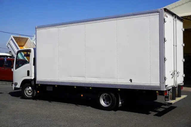 いすゞ エルフ TPG-NPR85AN(2WD)の写真7