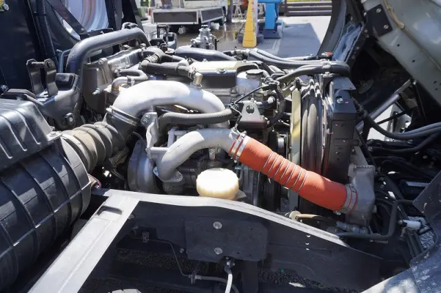 いすゞ フォワード 2RG-FRR90S2(2WD)の写真15