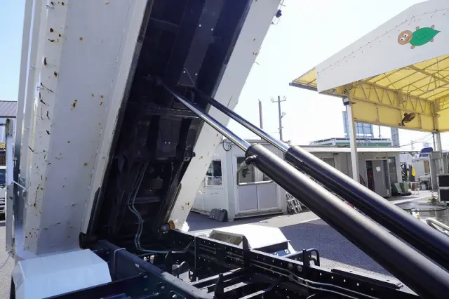 いすゞ フォワード 2RG-FRR90S2(2WD)の写真23