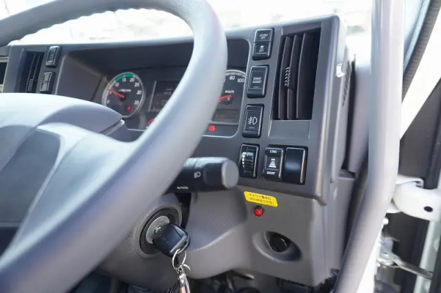 いすゞ フォワード 2RG-FRR90S2(2WD)の写真32