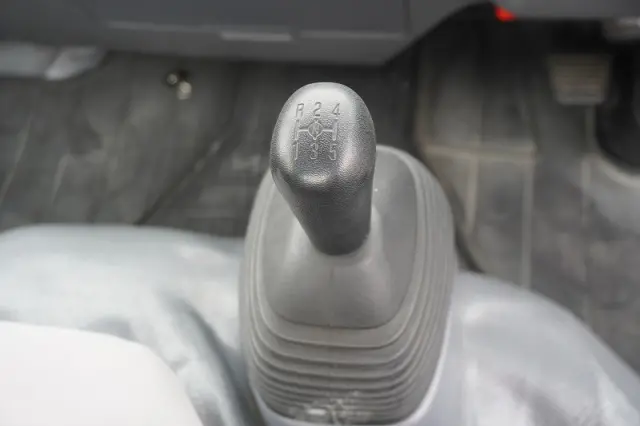 いすゞ エルフ TRG-NJR85A(2WD)の写真24