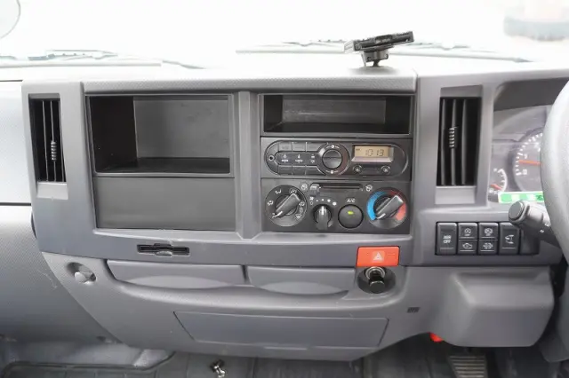 いすゞ エルフ TRG-NJR85A(2WD)の写真25