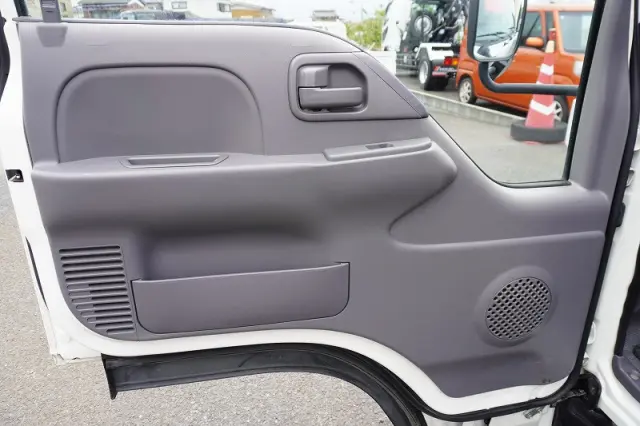 いすゞ エルフ TRG-NJR85A(2WD)の写真33